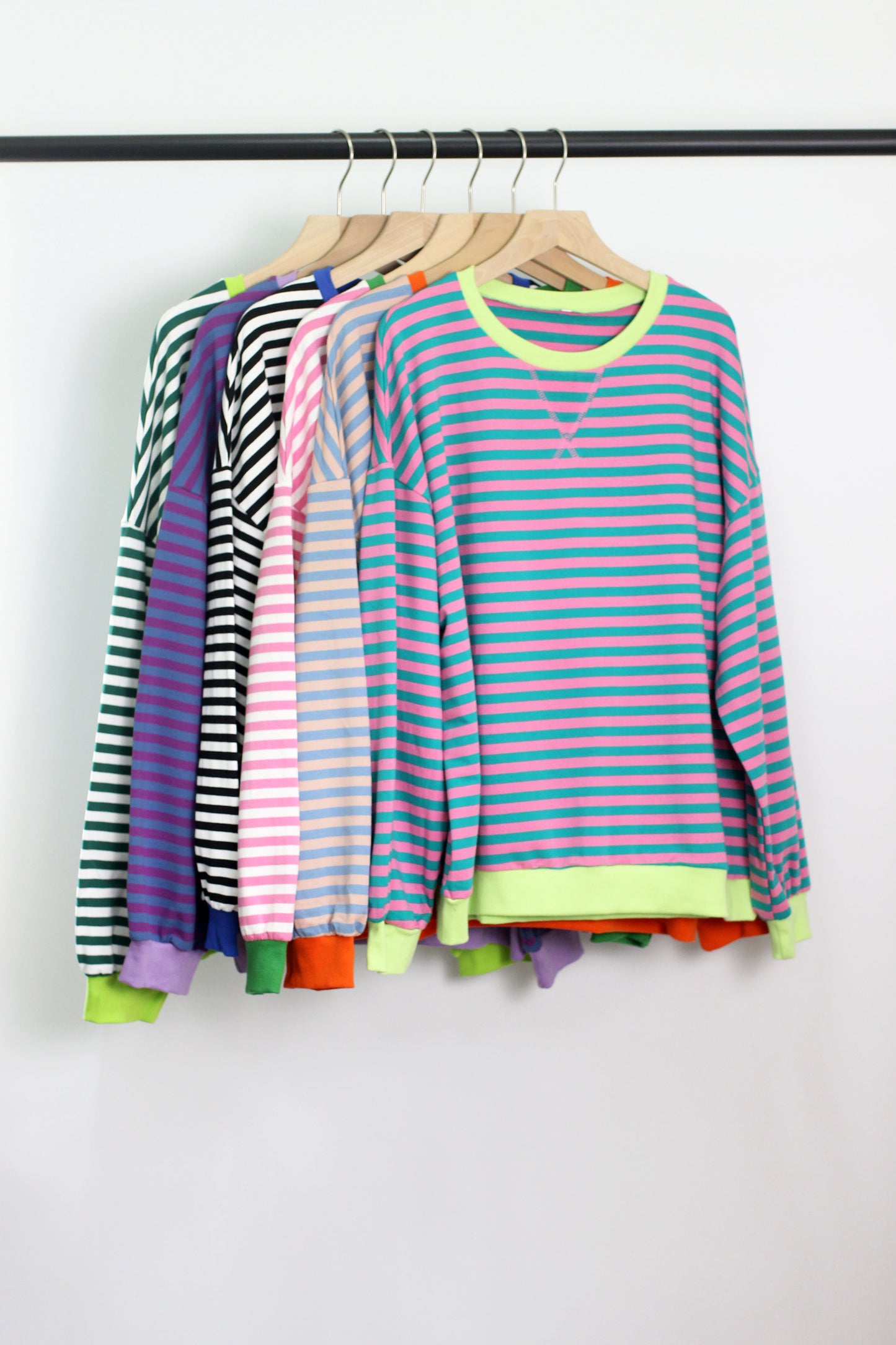 T2406ASJP15385 - OVER SIZE STRIPE SWEETSHIRT