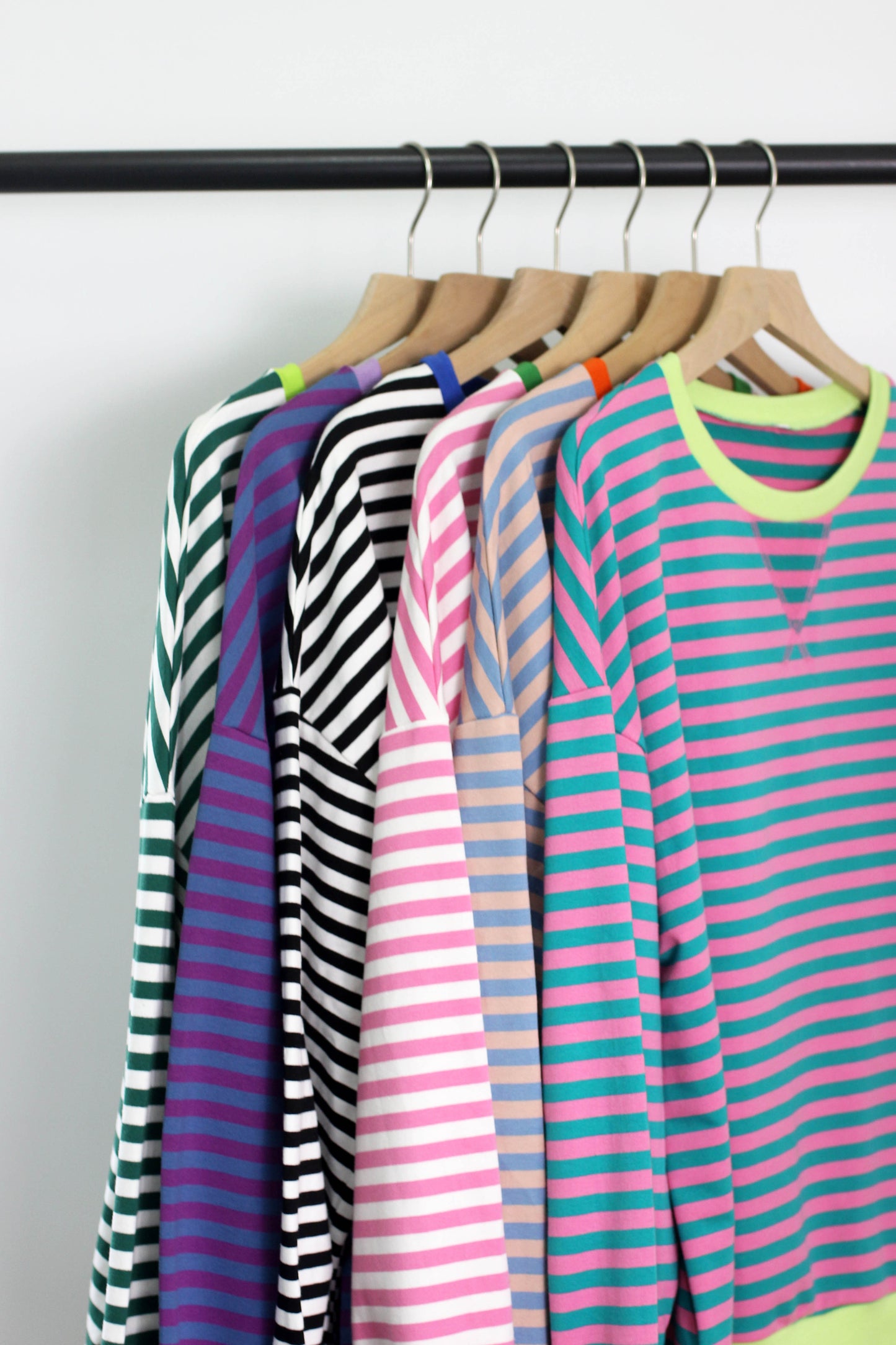 T2406ASJP15385 - OVER SIZE STRIPE SWEETSHIRT