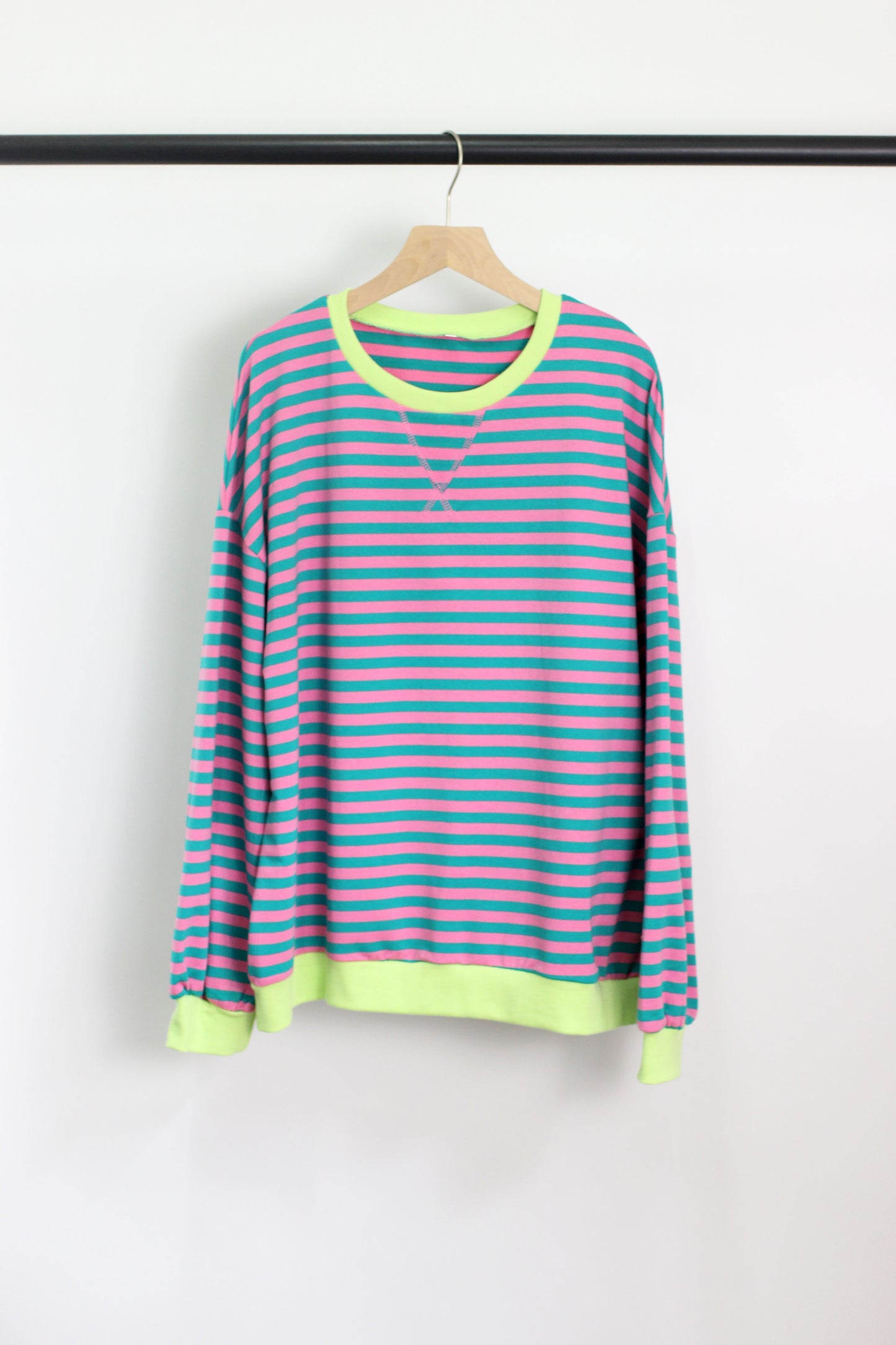 T2406ASJP15385 - OVER SIZE STRIPE SWEETSHIRT