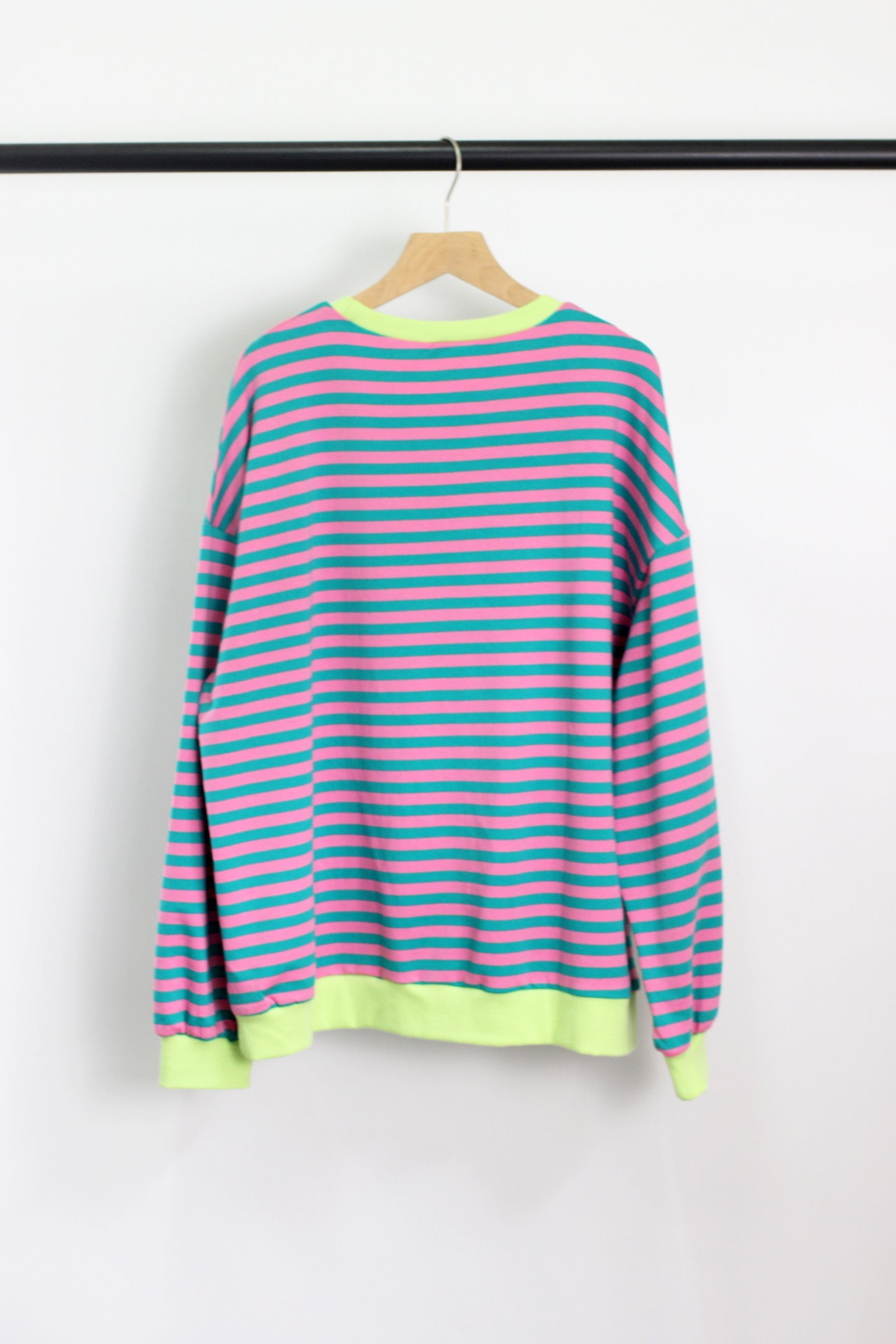 T2406ASJP15385 - OVER SIZE STRIPE SWEETSHIRT