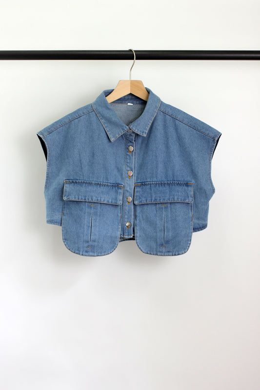T2406KBZ18779 - DENIM SLEEVELESS CROP JACKET