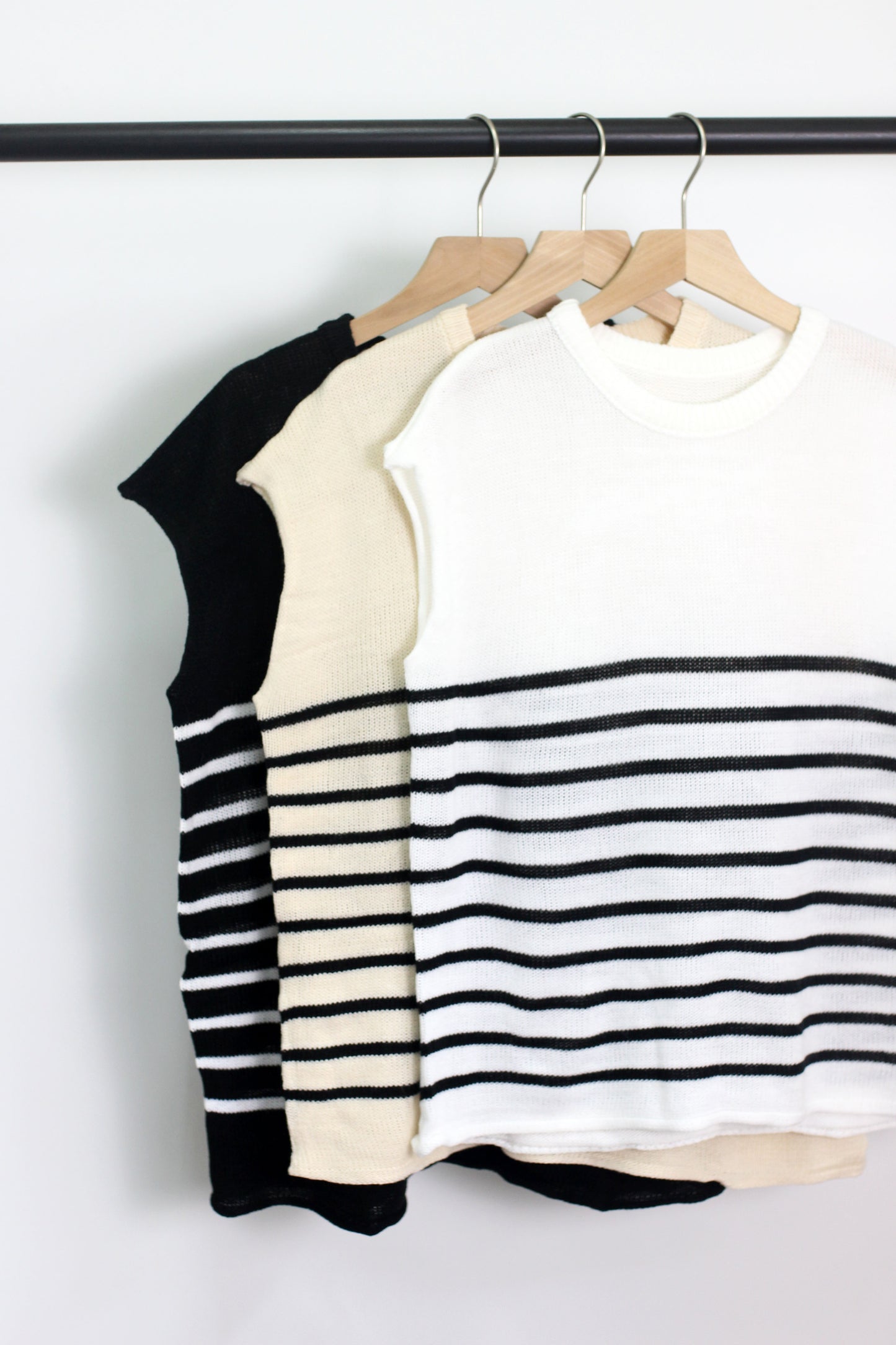 T2406MD43544 - Nautical Chic Sleeveless Stripe Knit Top