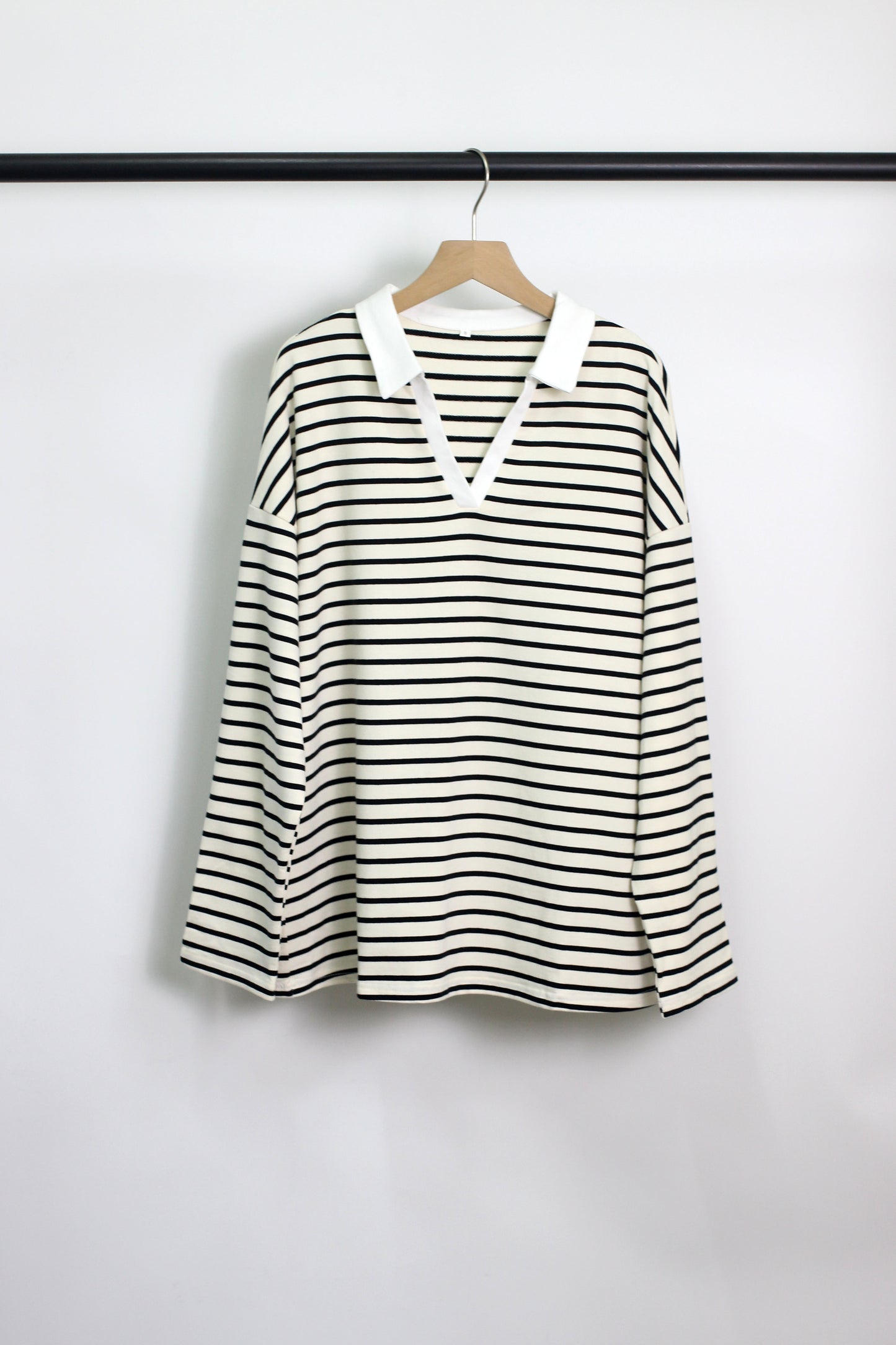 T2408MD26344 - Striped V-Neck Collar Pullover