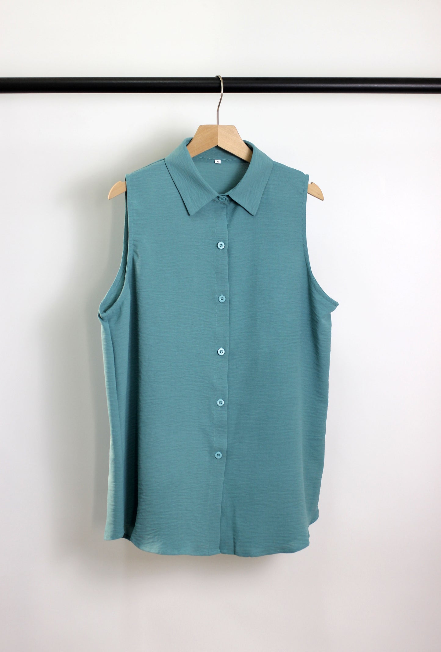 T2412KLD51151 - Women's Sleeveless Button-Up Blouse