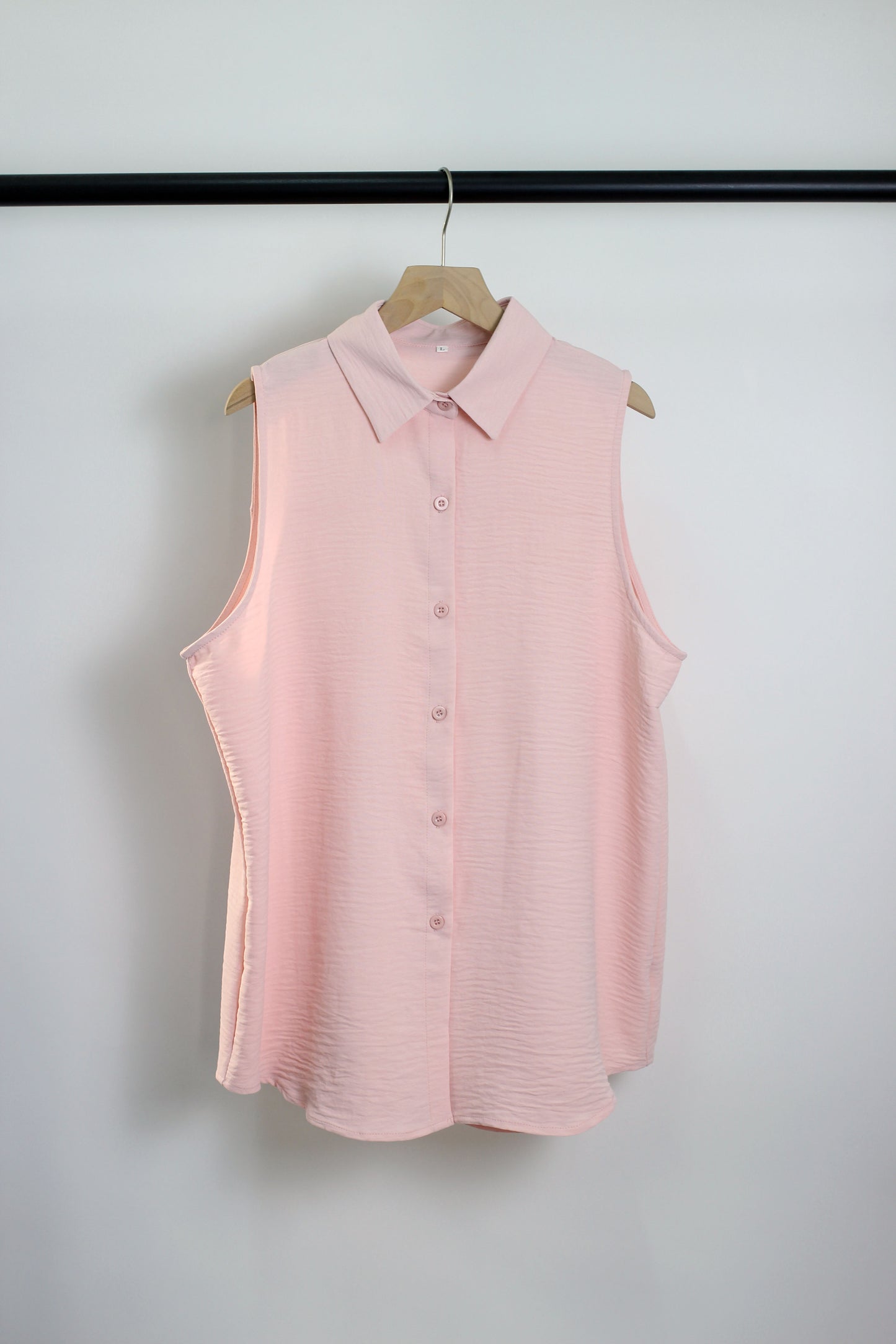 T2412KLD51151 - Women's Sleeveless Button-Up Blouse