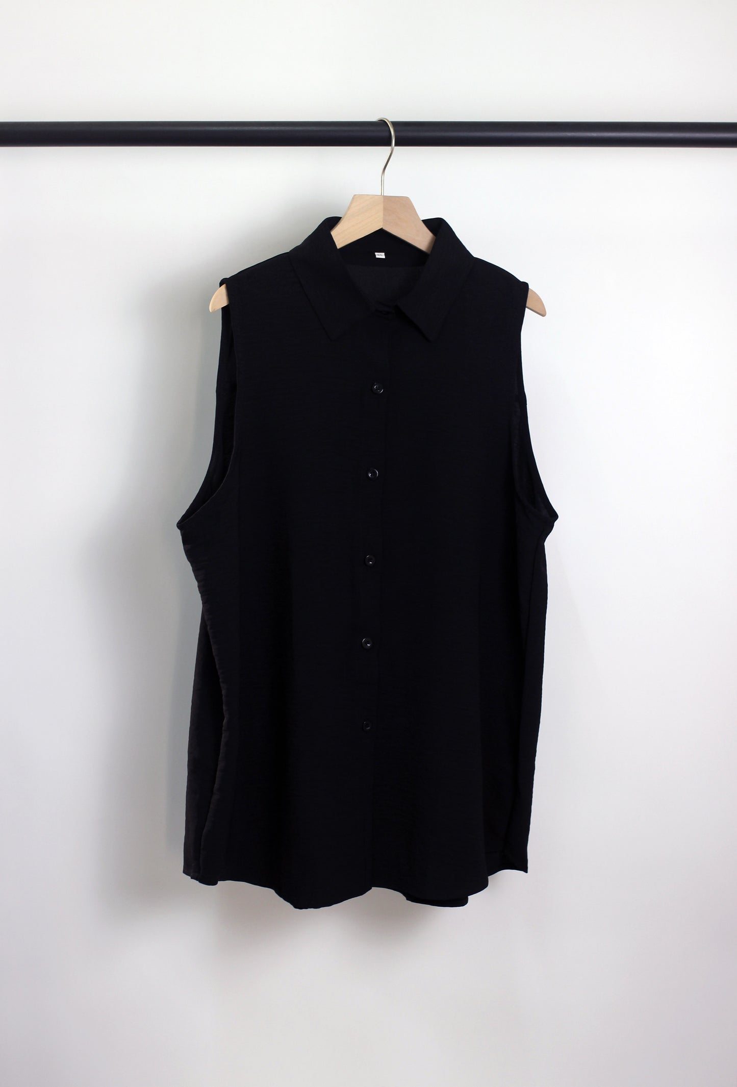 T2412KLD51151 - Women's Sleeveless Button-Up Blouse