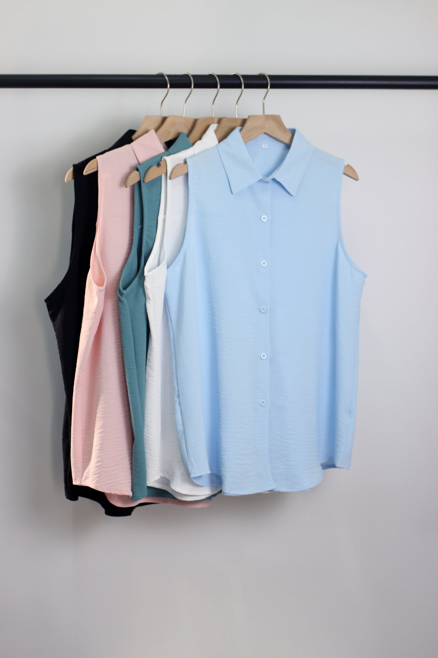 T2412KLD51151 - Women's Sleeveless Button-Up Blouse