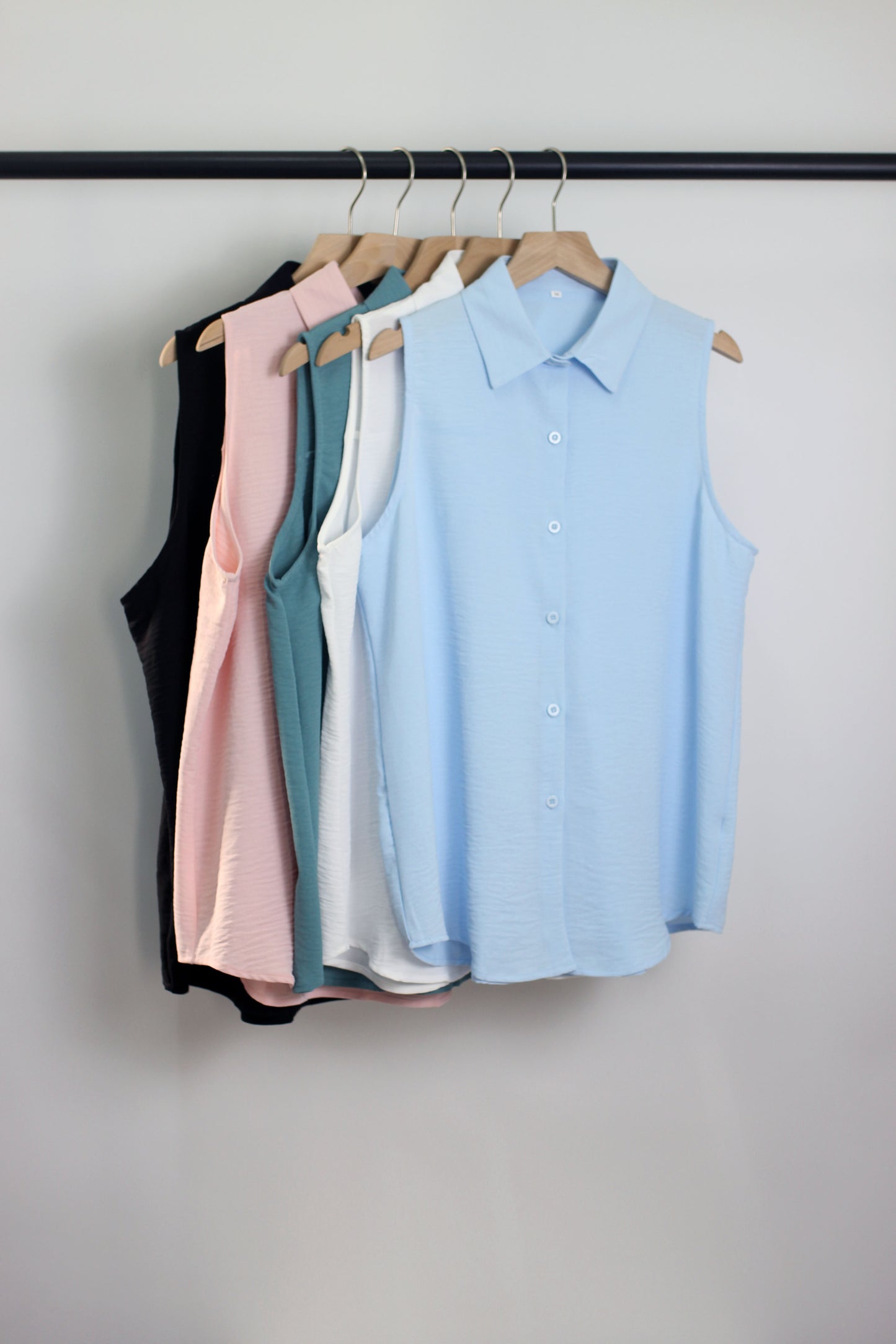 T2412KLD51151 - Women's Sleeveless Button-Up Blouse