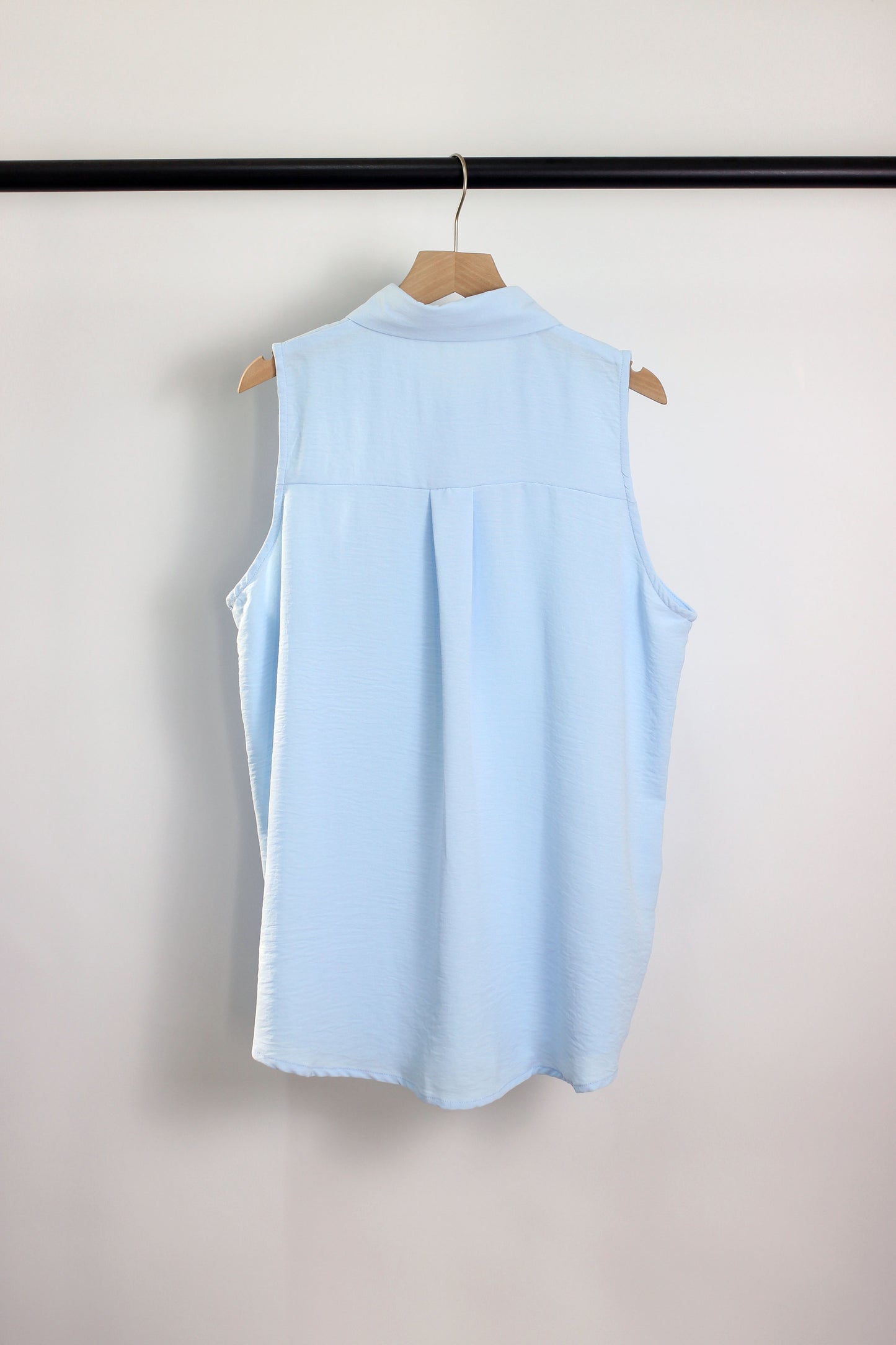 T2412KLD51151 - Women's Sleeveless Button-Up Blouse