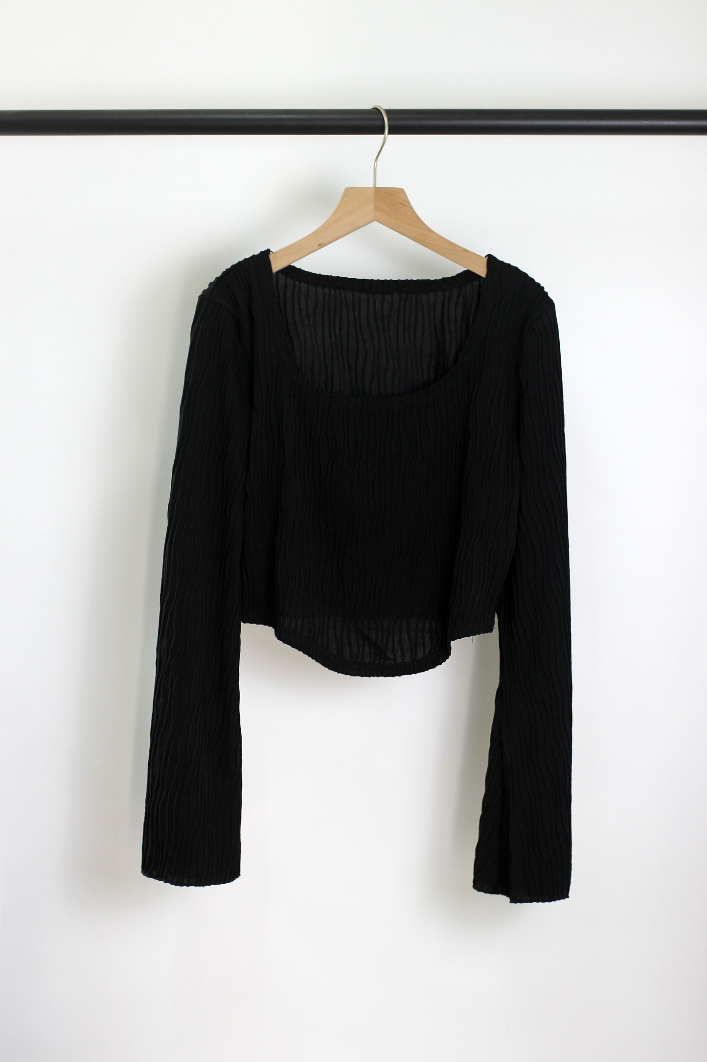 T2502ZHJ72888 - Women's Long Sleeve Crinkle Crop Top