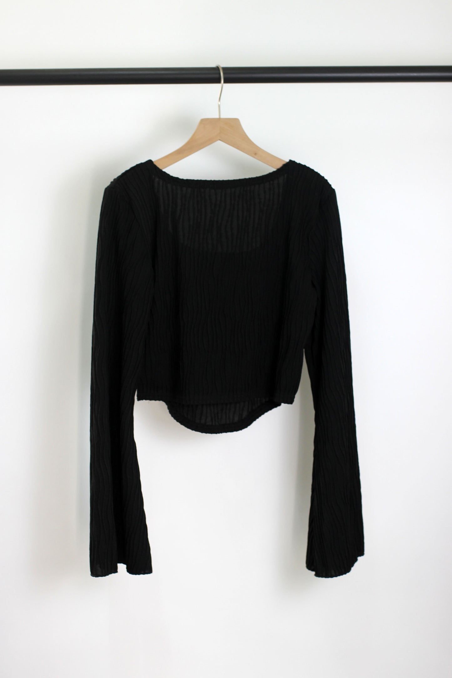 T2502ZHJ72888 - Women's Long Sleeve Crinkle Crop Top
