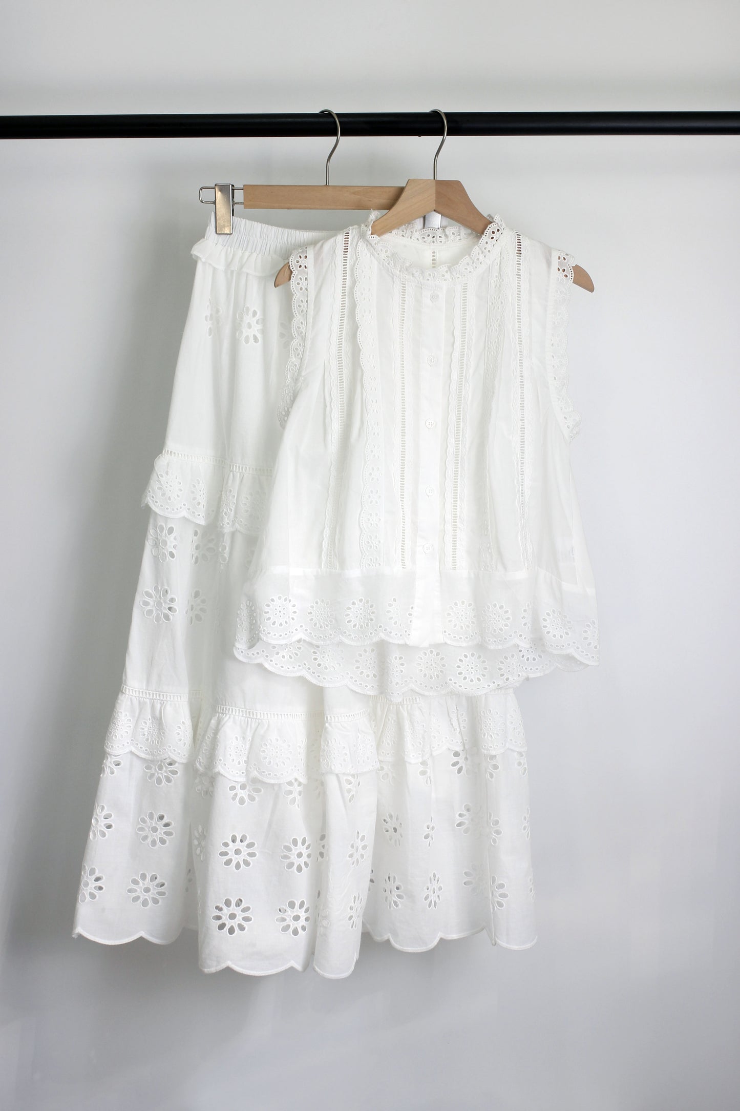 S2502ZNY31664 - White Cotton Eyelet Lace Maxi Skirt