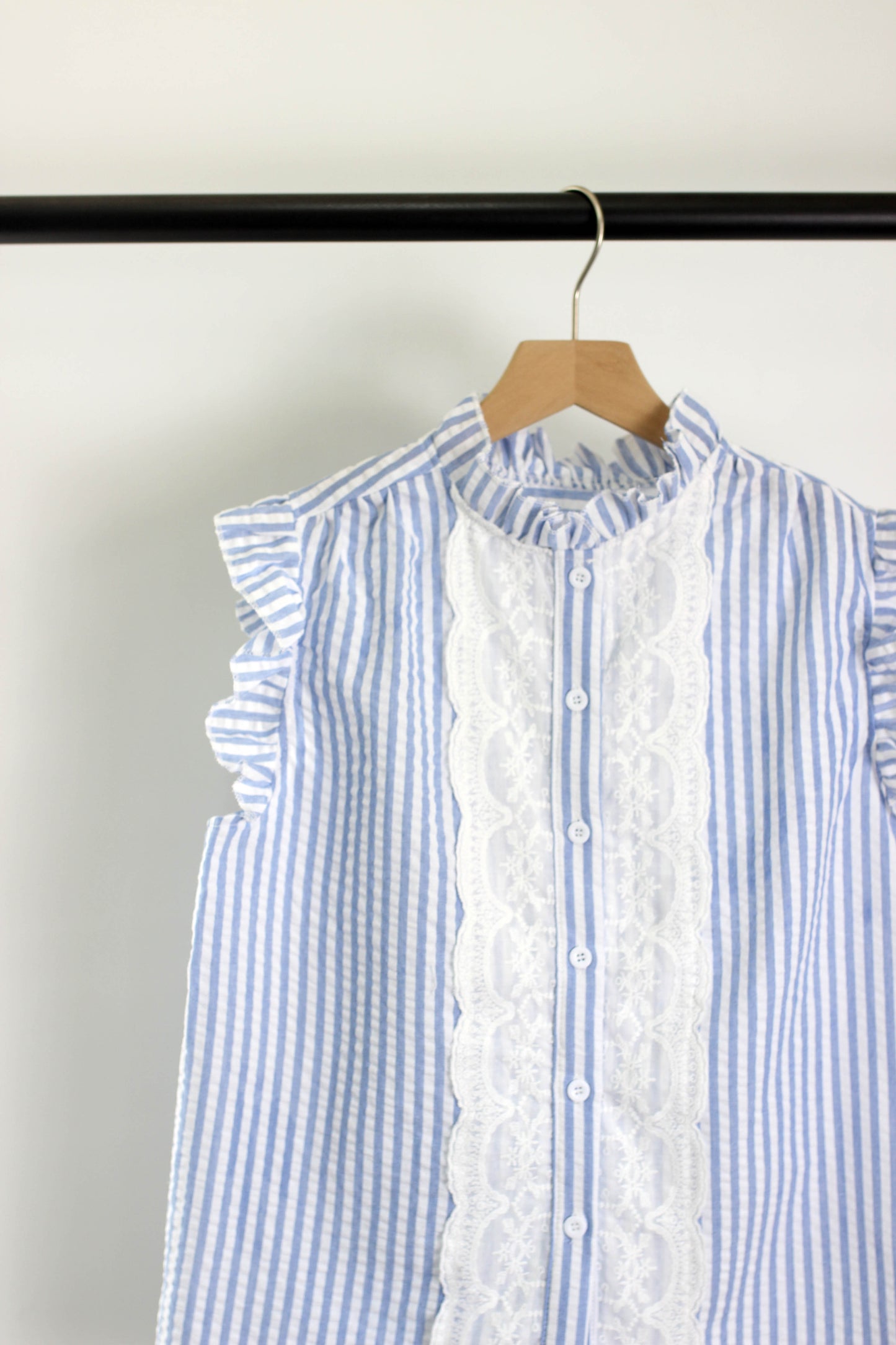 T2504YIB99413 - Sleeveless Ruffled Lace Panel Blouse