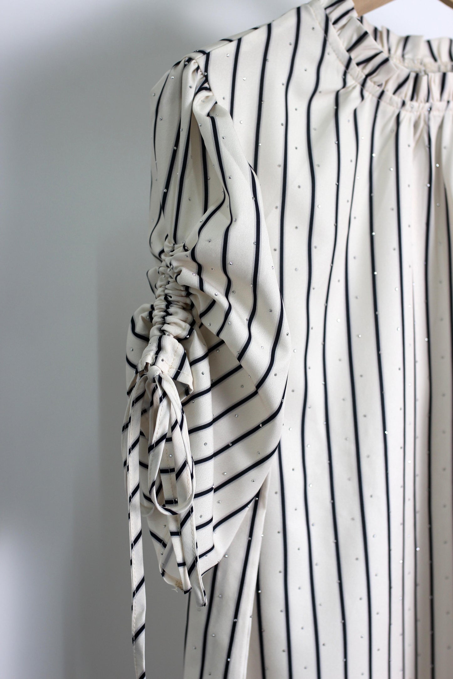 T2506YIB54767 - Striped Drawstring Sleeve Rhinestone Blouse