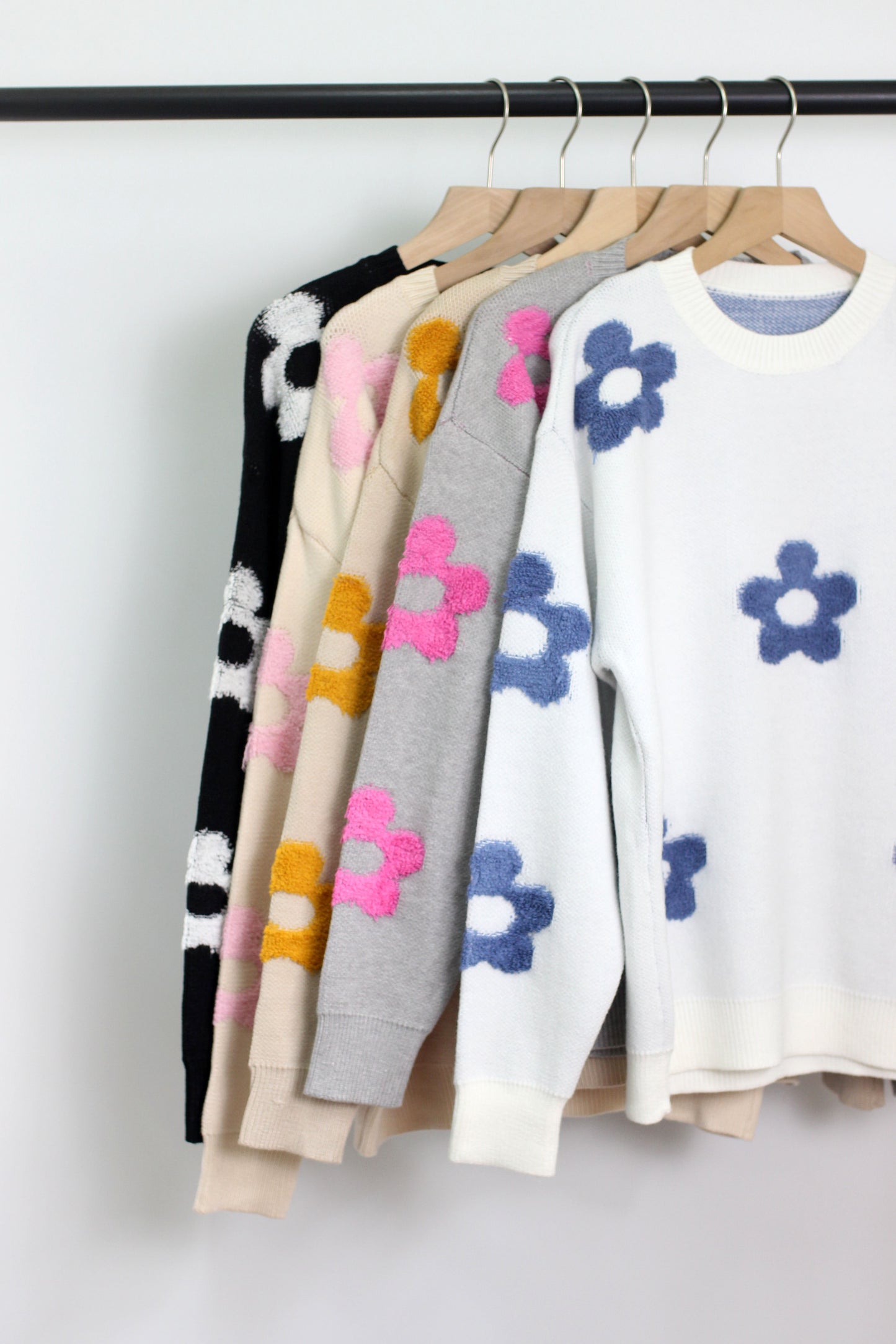 W2406JYYS52185 - WOMEN FLORAL PATTERN ACRYLIC SWEATER
