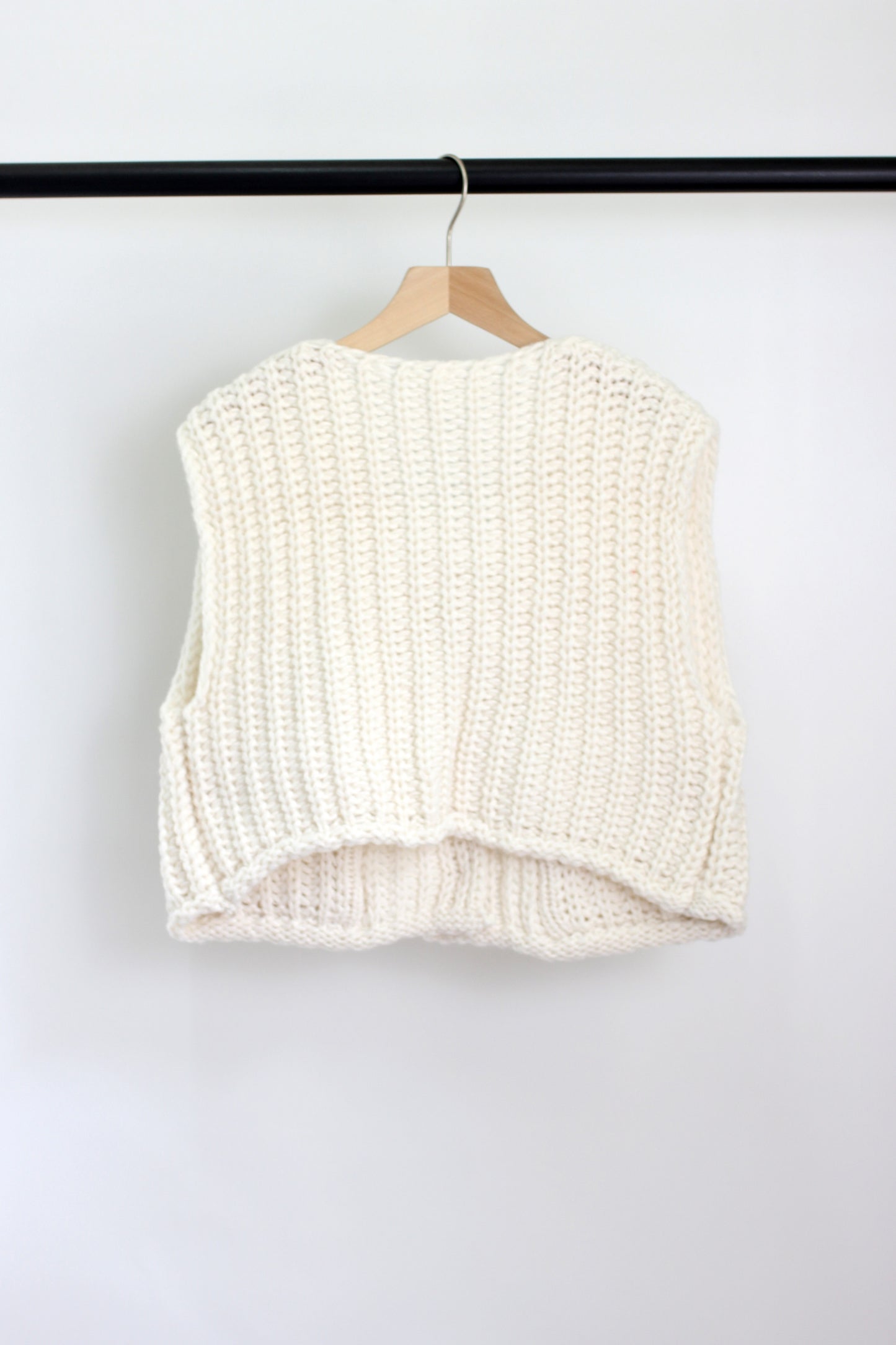 W2406KBZ36375 - CHUNKY KINT POLYESTER SWEATER VEST