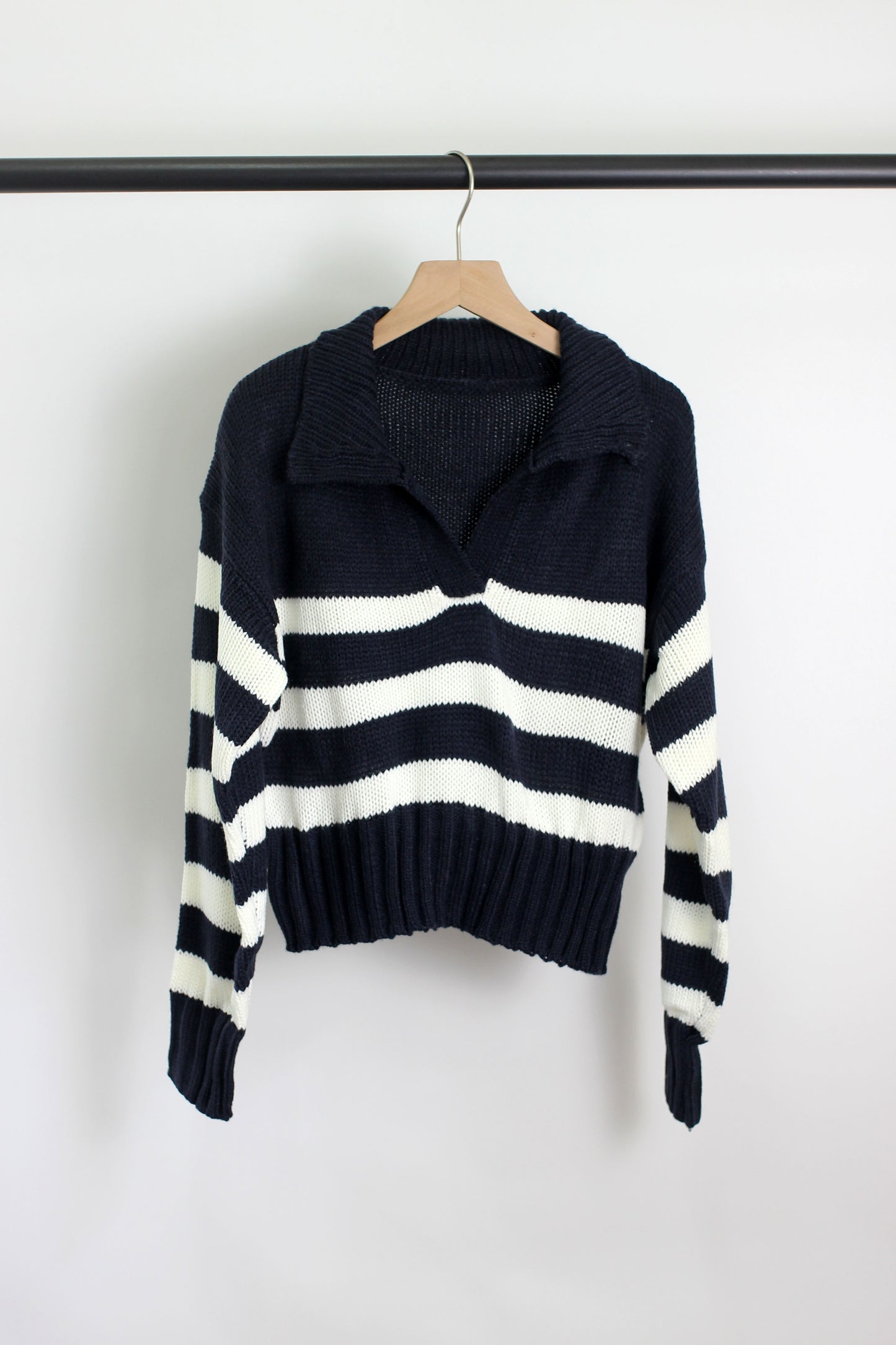 W2407MNE11038 - STRIPED COLLAR CROP SWEATER