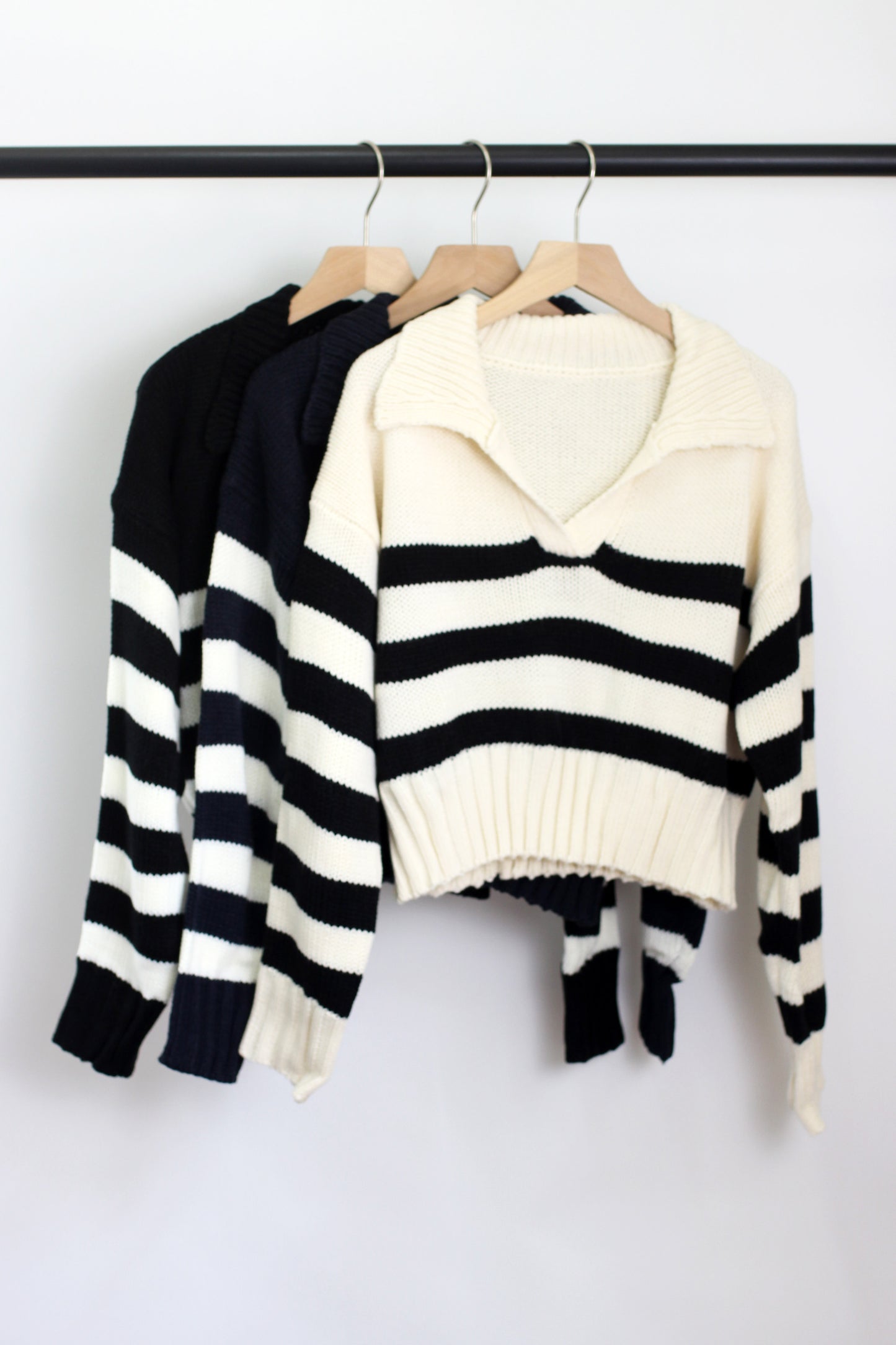 W2407MNE11038 - STRIPED COLLAR CROP SWEATER