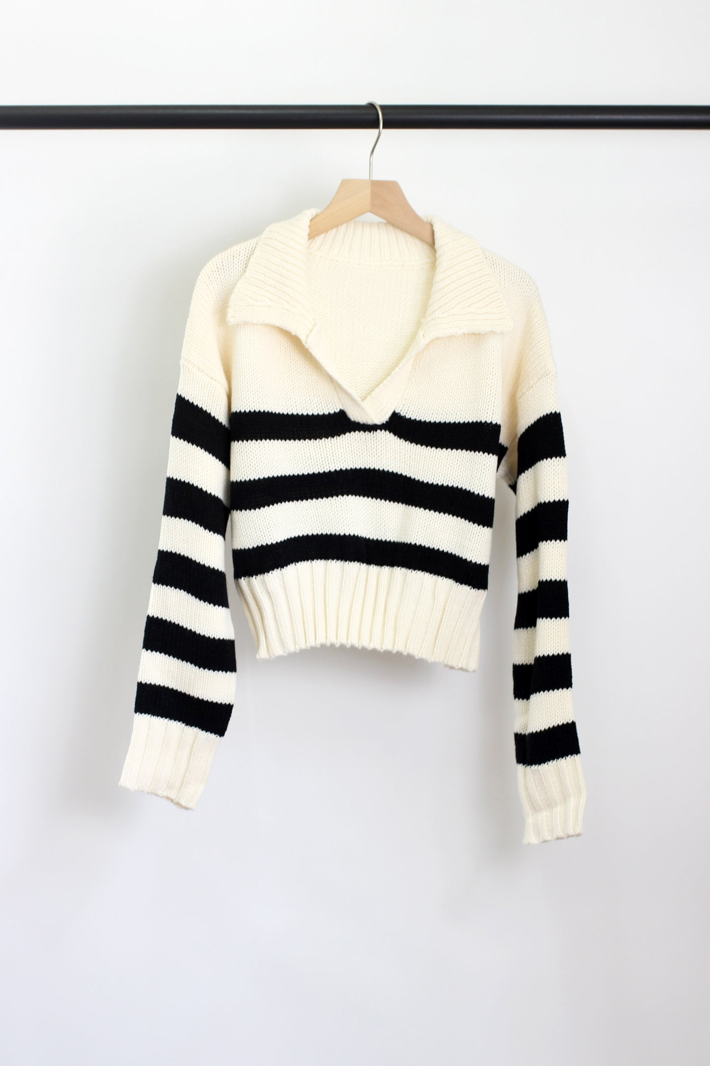 W2407MNE11038 - STRIPED COLLAR CROP SWEATER