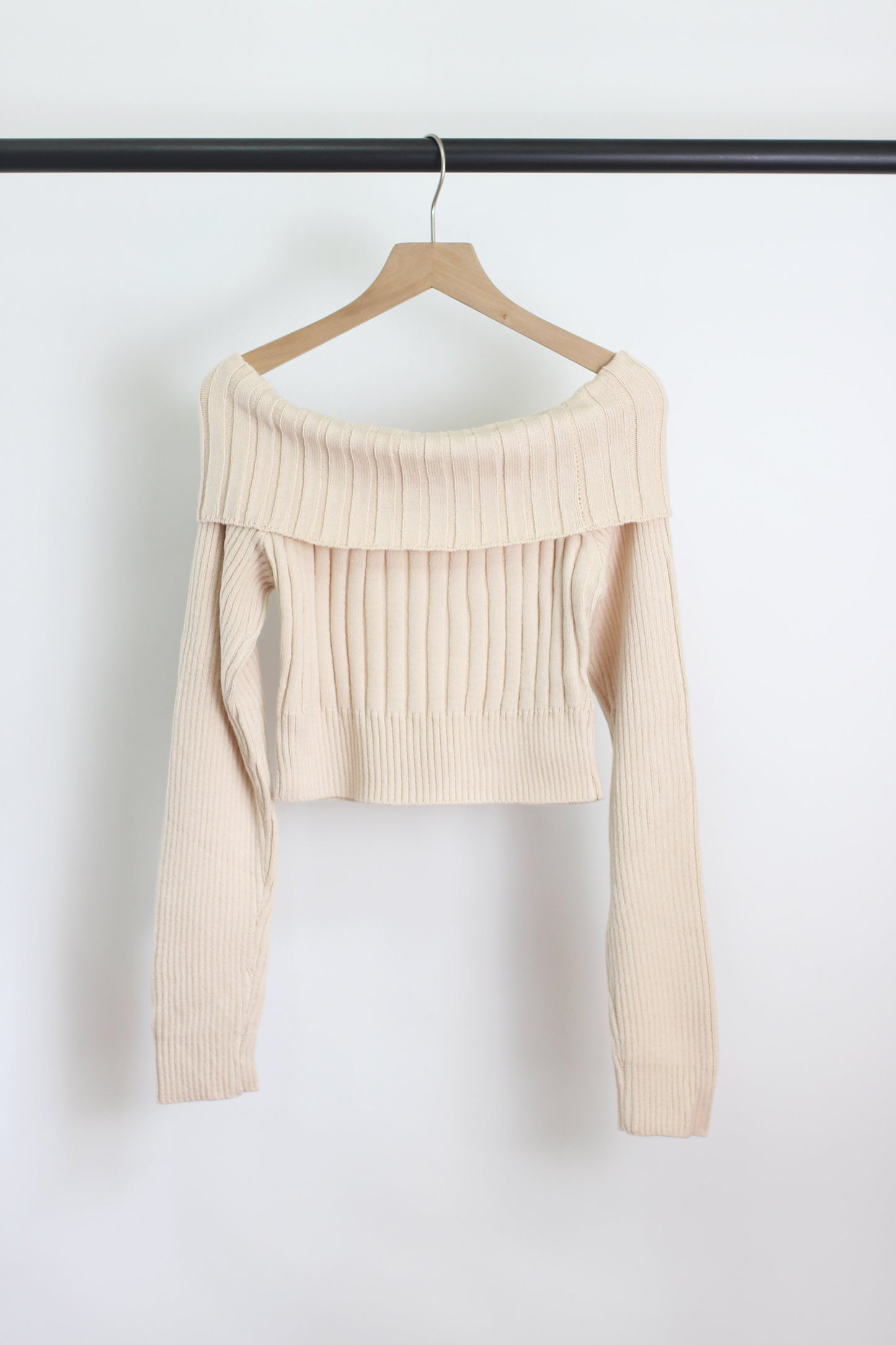 W2407MNE89263 - Off-Shoulder Ribbed Knit Sweater