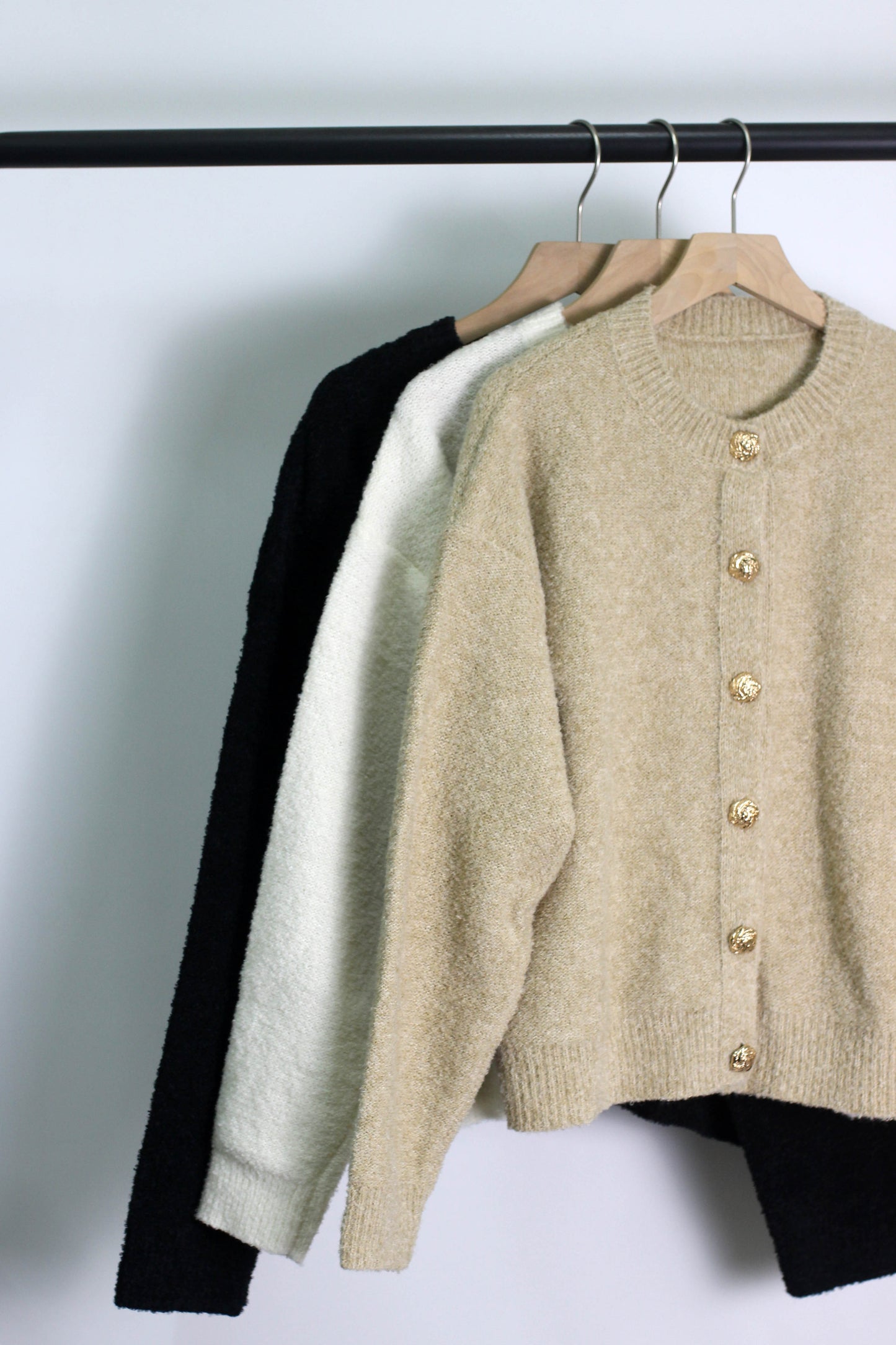 W2506MY42289 - Women¡¯s Knit Cardigan with Gold Buttons