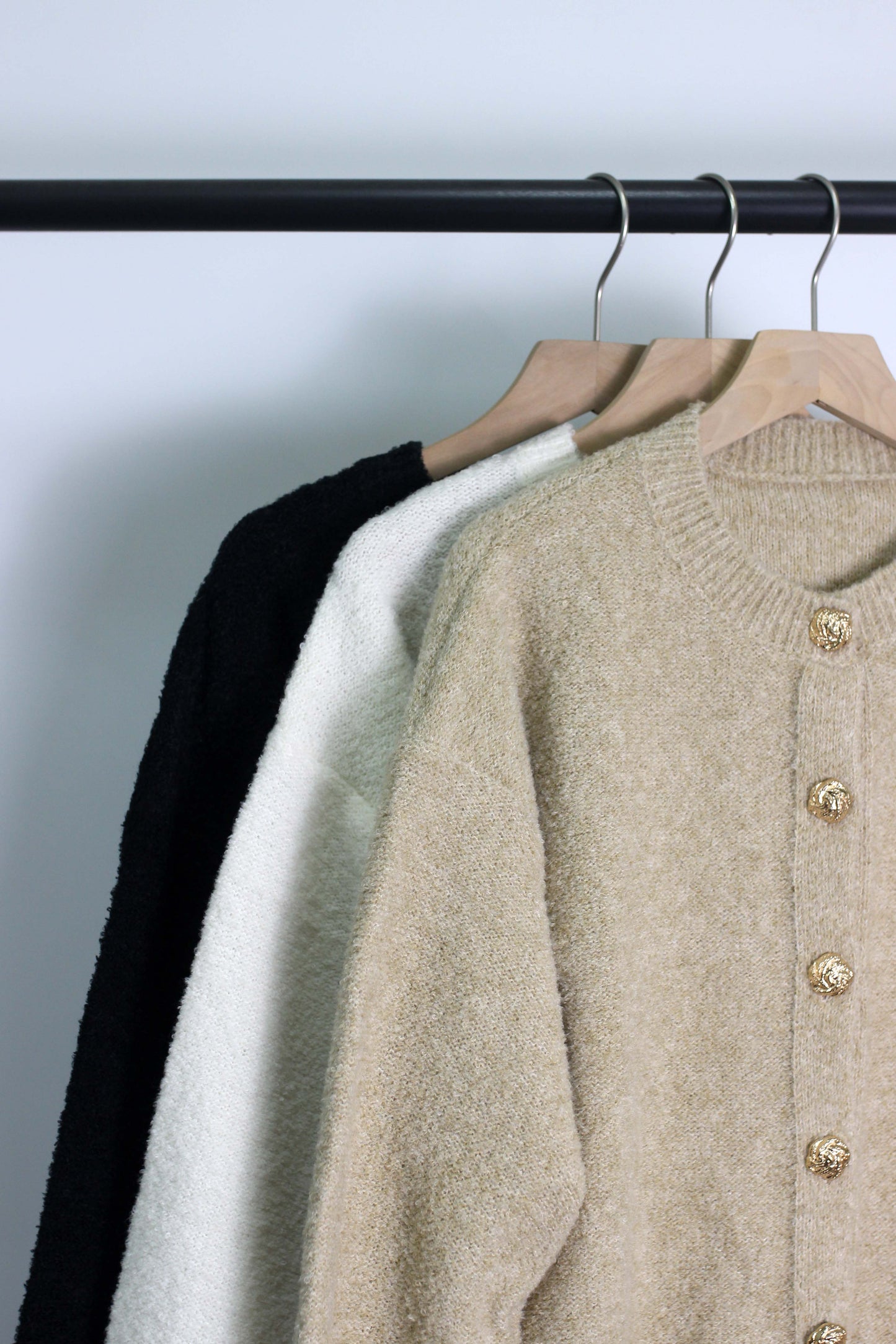 W2506MY42289 - Women¡¯s Knit Cardigan with Gold Buttons