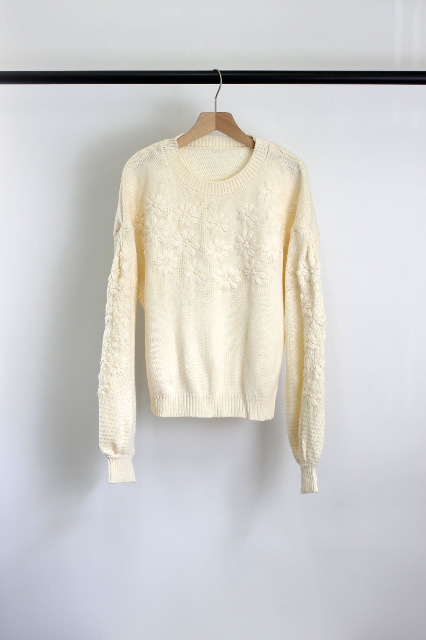 W2507MMY64286 - Cream Daisy Embroidered Knit Sweater