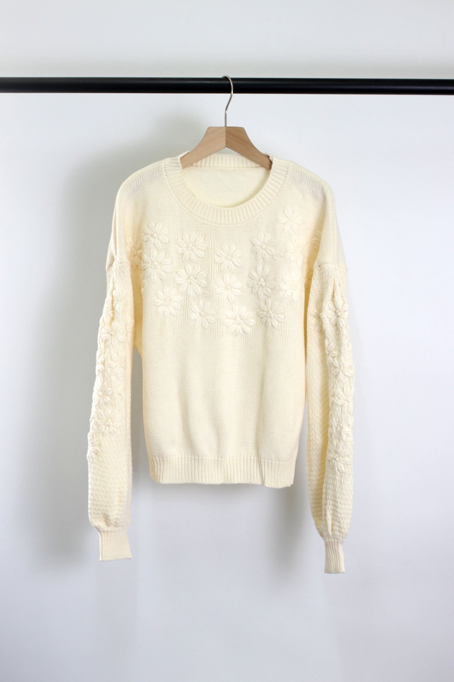 W2507MMY64286 - Cream Daisy Embroidered Knit Sweater