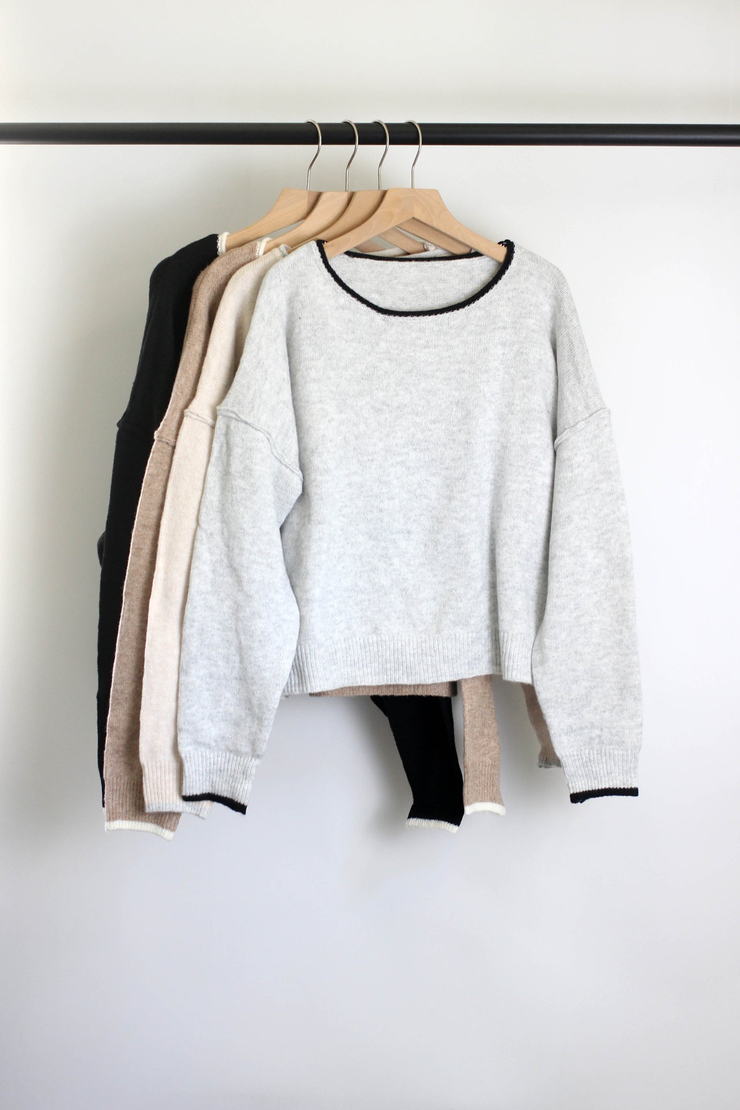 W2507SF75067 - Contrast Trim Soft Knit Pullover Sweater