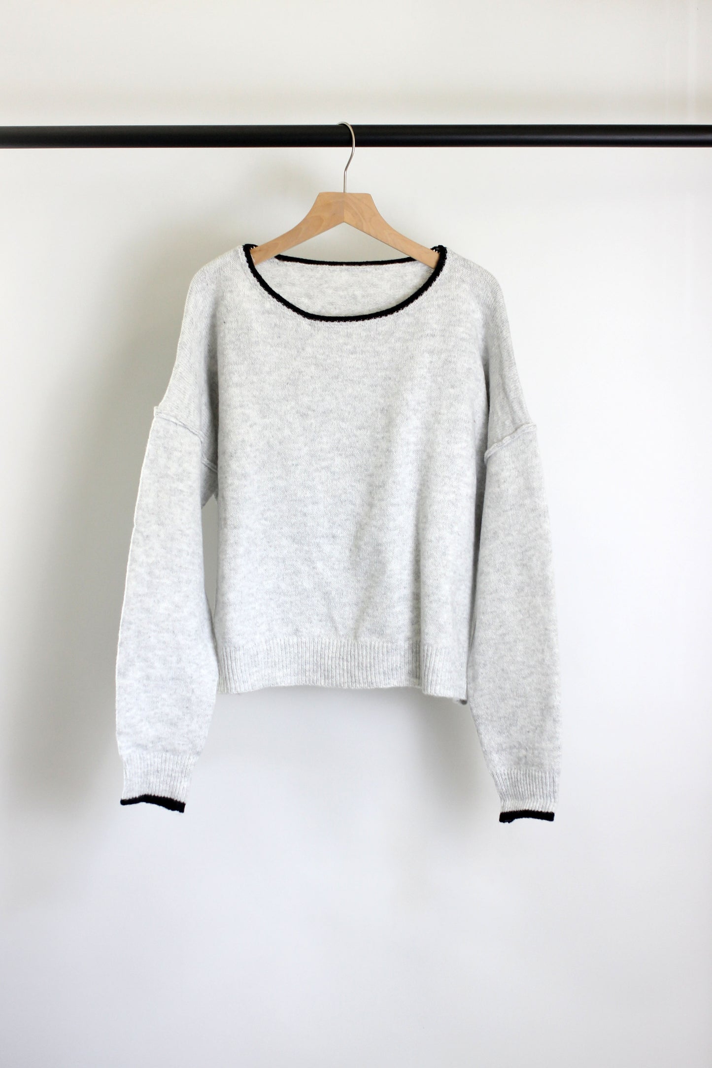 W2507SF75067 - Contrast Trim Soft Knit Pullover Sweater