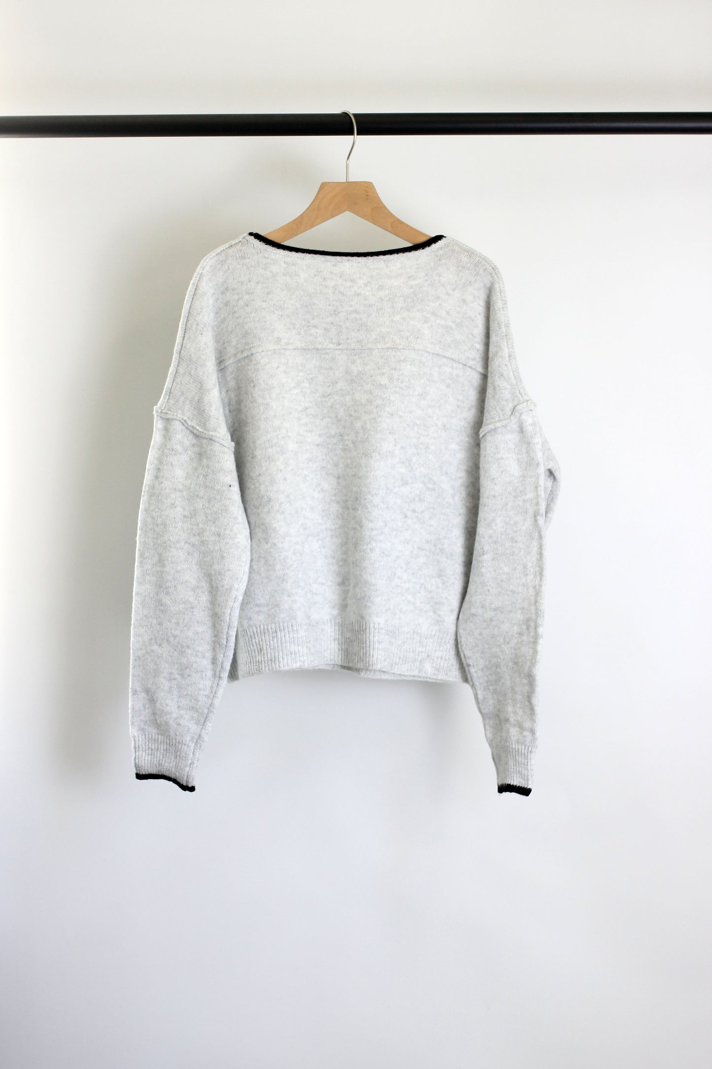W2507SF75067 - Contrast Trim Soft Knit Pullover Sweater